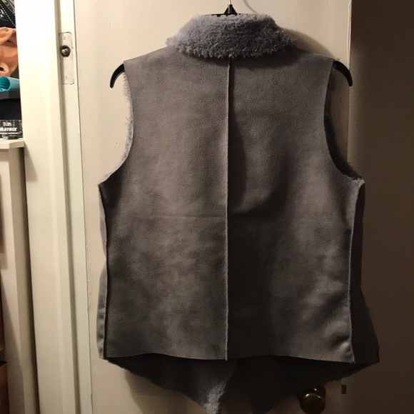 Gray French connection Faux fur lined vest. - Picture 7 of 7